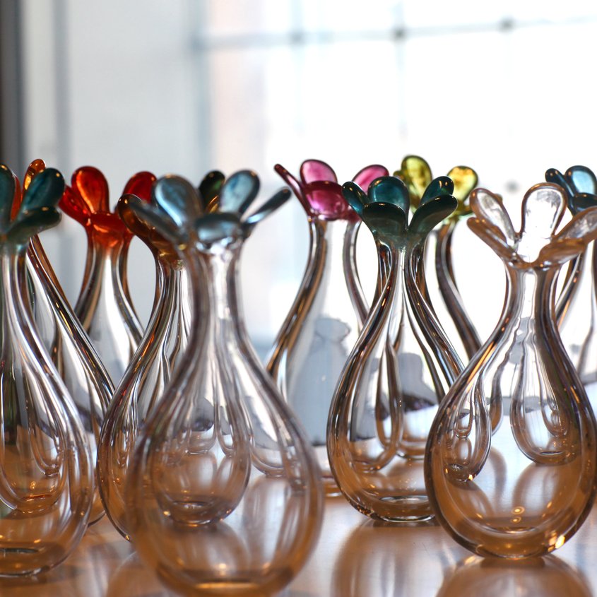 Foto von selbstgemachten Glasvasen